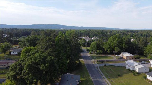 52 Lyons Drive NW, Rome, GA 30165