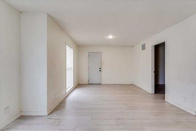 1502 E Del Mar, Wichita, KS 67216