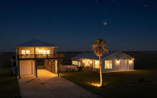 742 Bay Drive, Palacios, TX 77465