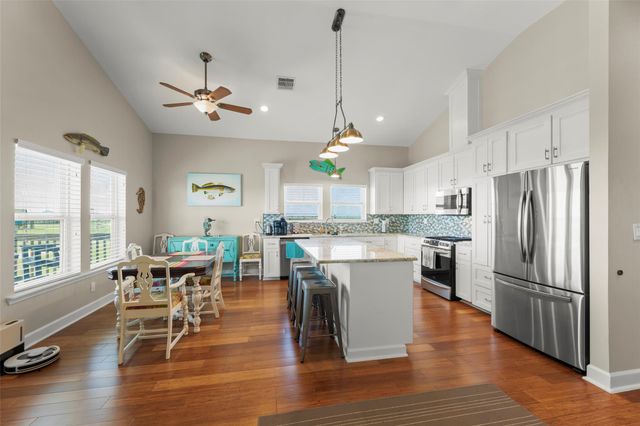 742 Bay Drive, Palacios, TX 77465