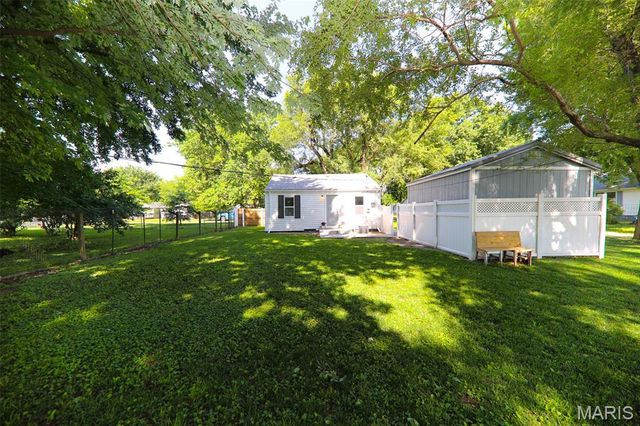 300 Pennsylvania Avenue, South Roxana, IL 62087
