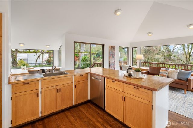 2533 NE 83rd Street, Seattle, WA 98115