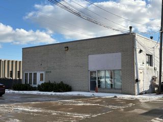 16500 E 13 Mile Road, Roseville, MI 48066