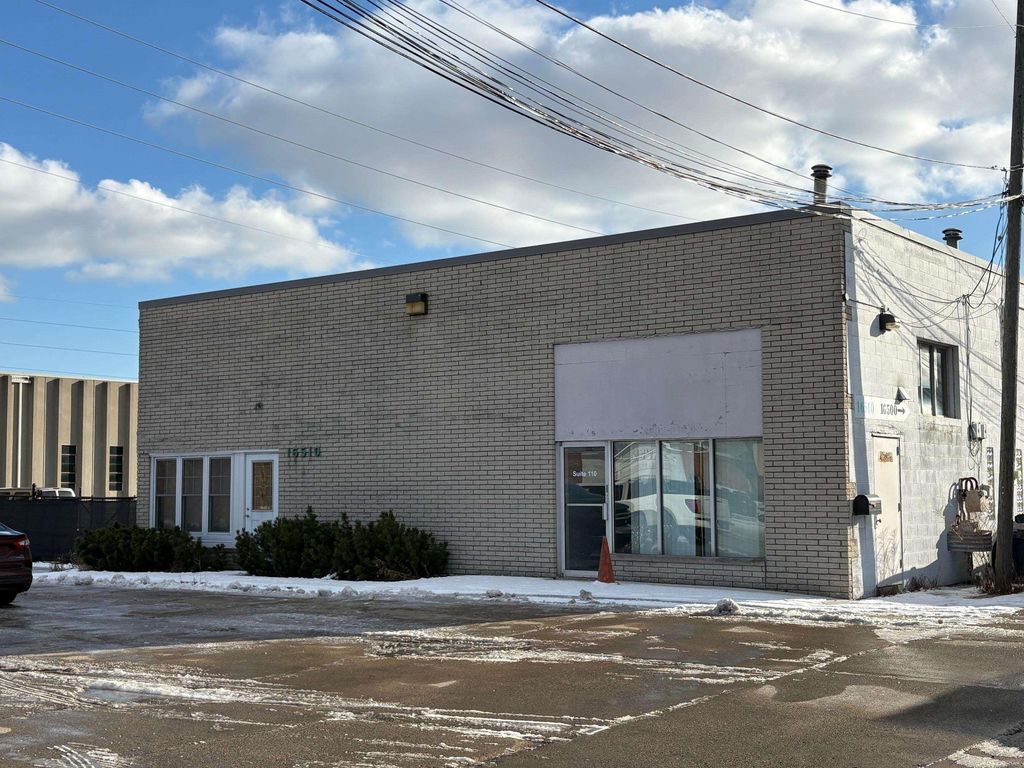 16500 E 13 Mile Road, Roseville, MI 48066