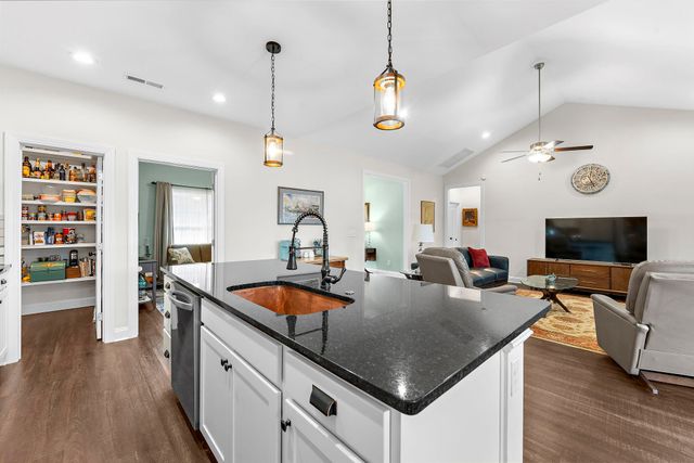 2551 Wedgefield Rd., Georgetown, SC 29440