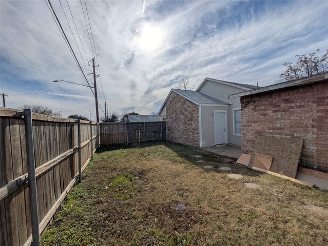 9575 Gonzales Drive, Dallas, TX 75227
