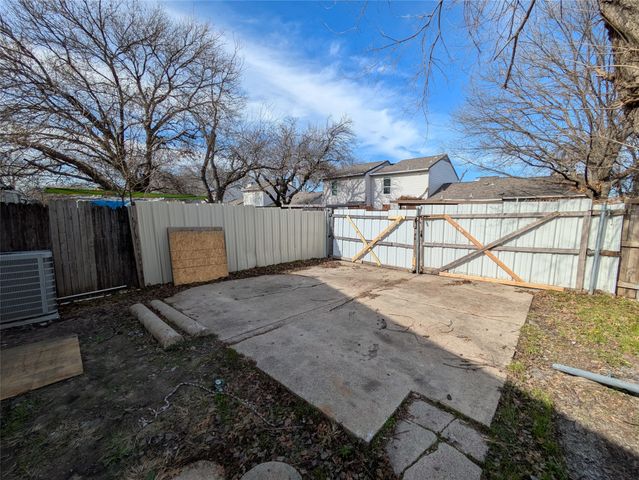 9575 Gonzales Drive, Dallas, TX 75227