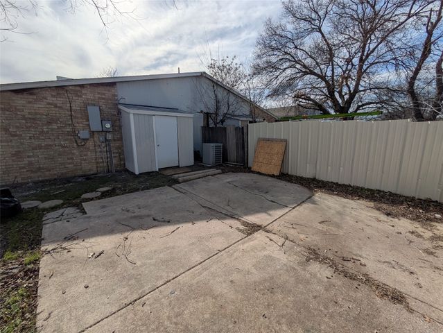 9575 Gonzales Drive, Dallas, TX 75227