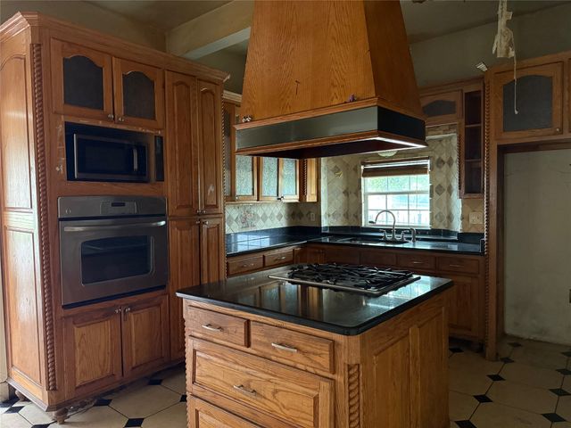 3300 N Pecan Street, Fort Worth, TX 76106