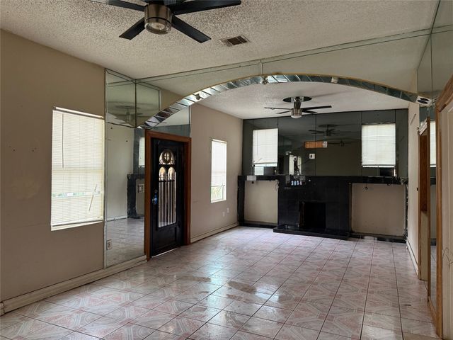 3300 N Pecan Street, Fort Worth, TX 76106