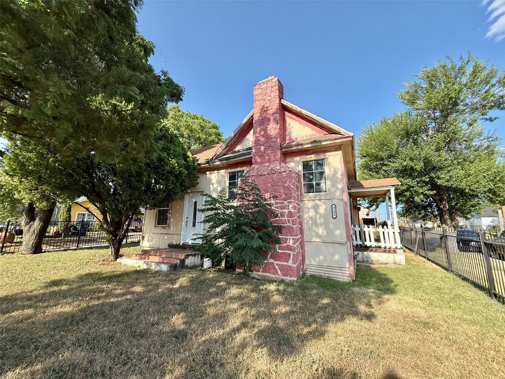 3300 N Pecan Street, Fort Worth, TX 76106