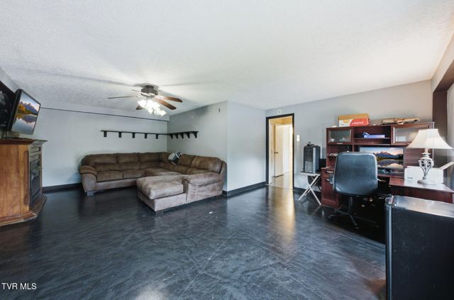 417 Mount Area Drive, Bristol, TN 37620