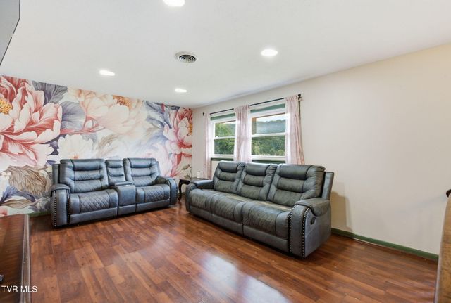 417 Mount Area Drive, Bristol, TN 37620