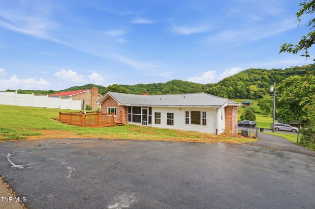 417 Mount Area Drive, Bristol, TN 37620