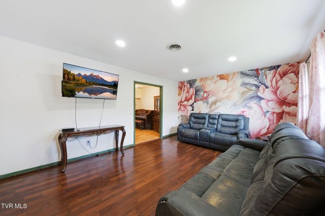 417 Mount Area Drive, Bristol, TN 37620