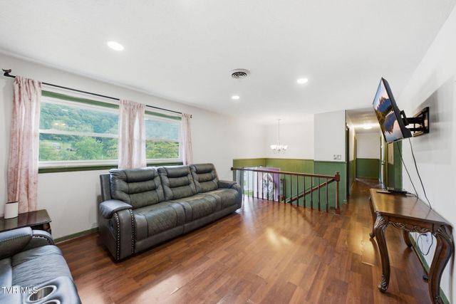 417 Mount Area Drive, Bristol, TN 37620