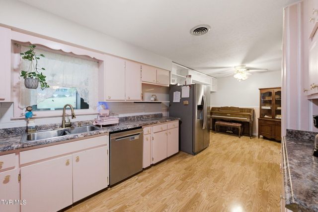 417 Mount Area Drive, Bristol, TN 37620