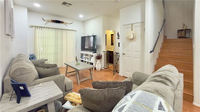 1075 N Maclay 14, San Fernando, CA 91340