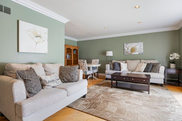 532 Landmeier Road, Elk Grove Village, IL 60007