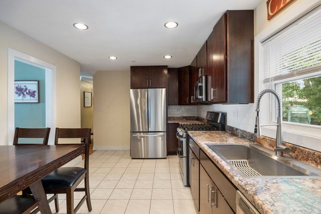 532 Landmeier Road, Elk Grove Village, IL 60007