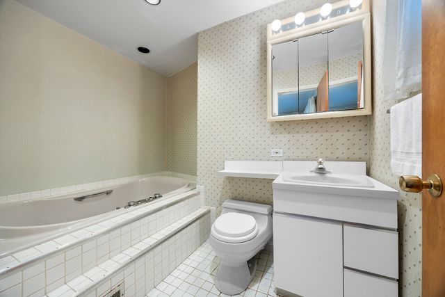 532 Landmeier Road, Elk Grove Village, IL 60007