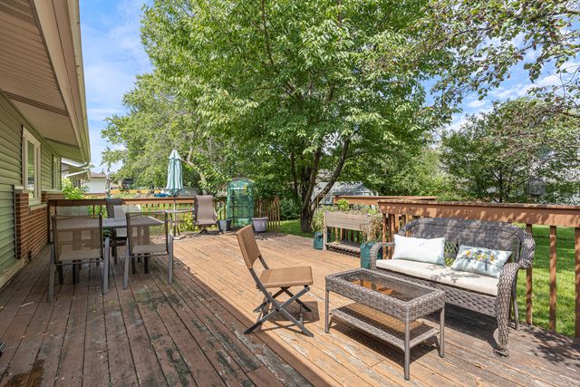 532 Landmeier Road, Elk Grove Village, IL 60007