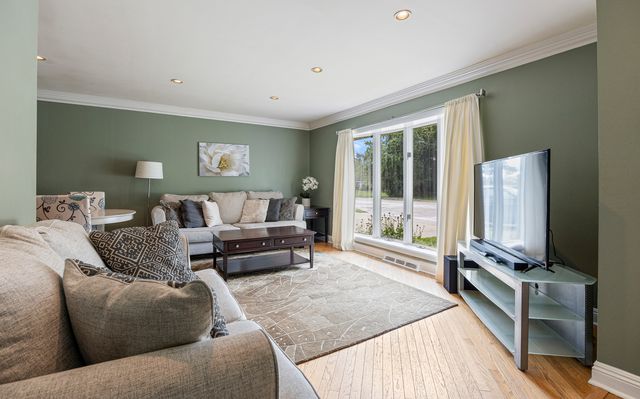 532 Landmeier Road, Elk Grove Village, IL 60007