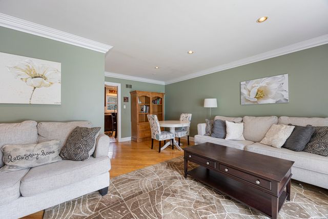 532 Landmeier Road, Elk Grove Village, IL 60007