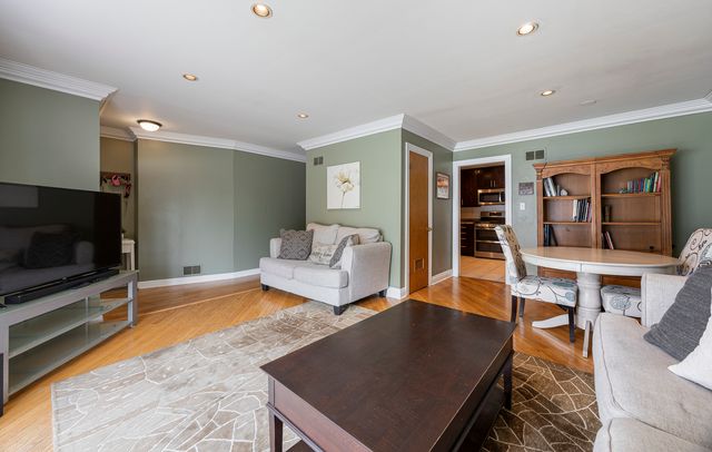 532 Landmeier Road, Elk Grove Village, IL 60007