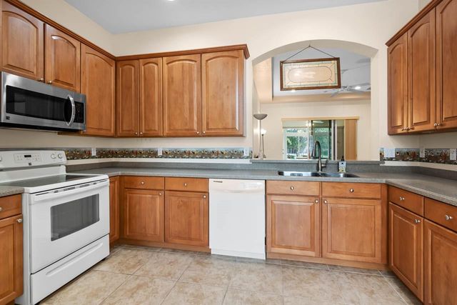 1007 CHELSEA GREENS COURT 36, Sun City Center, FL 33573