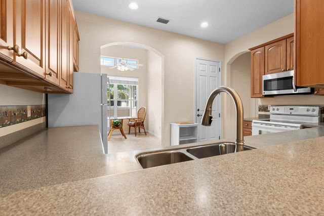 1007 CHELSEA GREENS COURT 36, Sun City Center, FL 33573