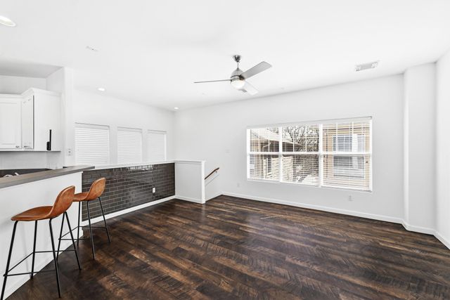 2821 Saville LOOP 21C, Austin, TX 78741