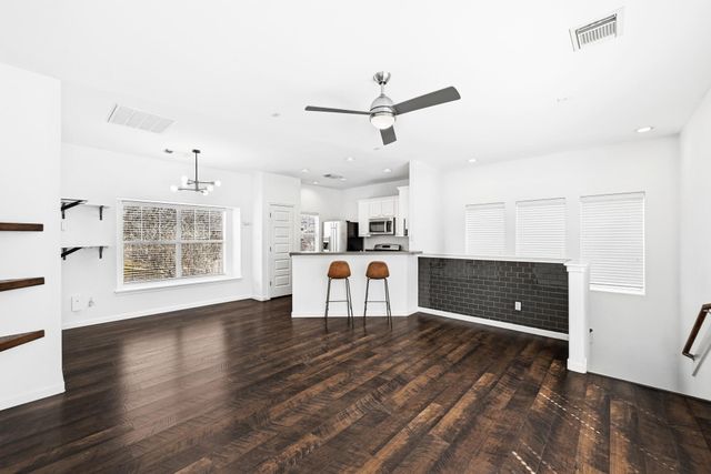 2821 Saville LOOP 21C, Austin, TX 78741