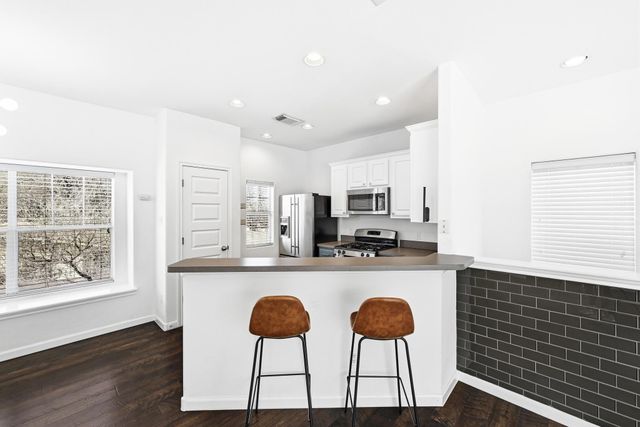 2821 Saville LOOP 21C, Austin, TX 78741