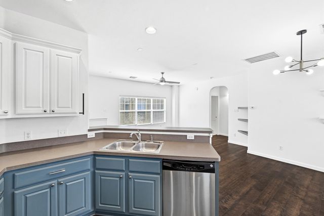 2821 Saville LOOP 21C, Austin, TX 78741