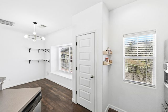 2821 Saville LOOP 21C, Austin, TX 78741