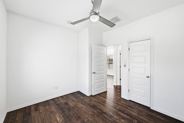 2821 Saville LOOP 21C, Austin, TX 78741