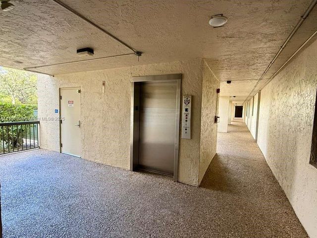 100 NW 76th Ave 404-2, Plantation, FL 33324