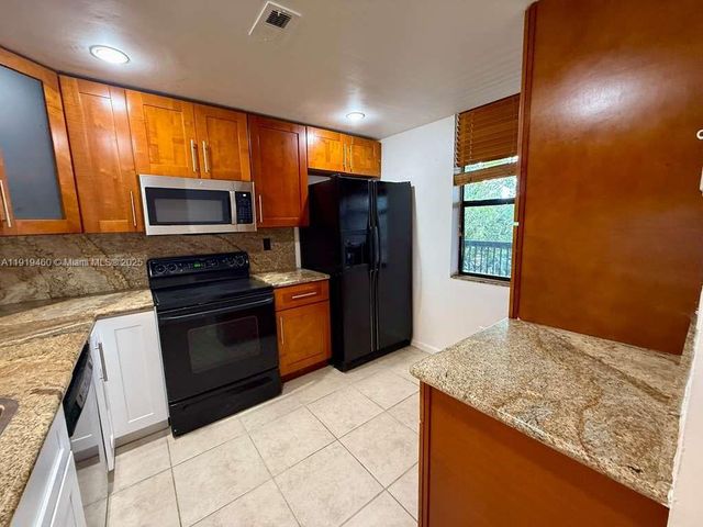 100 NW 76th Ave 404-2, Plantation, FL 33324