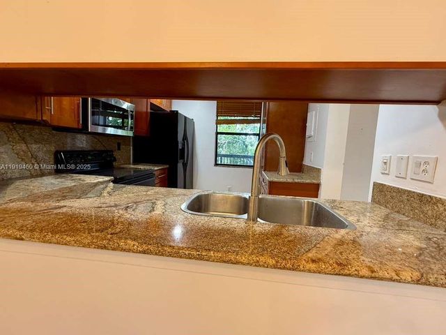 100 NW 76th Ave 404-2, Plantation, FL 33324