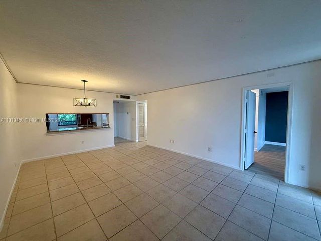 100 NW 76th Ave 404-2, Plantation, FL 33324