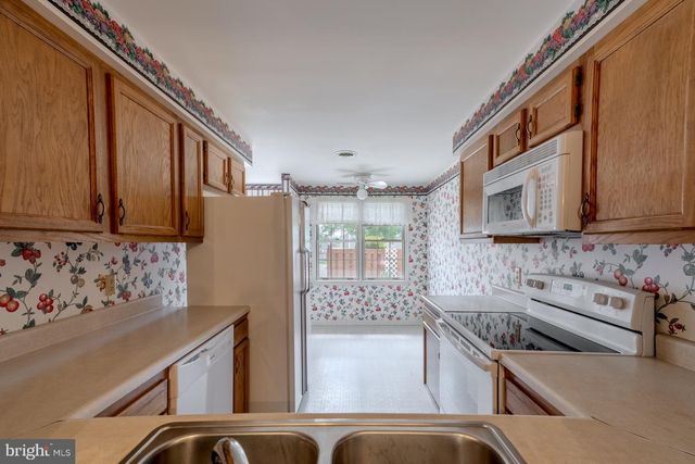 305 STONEGATE RD, York, PA 17408