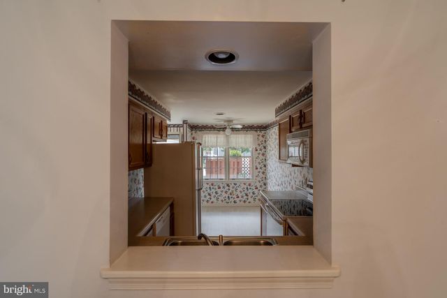 305 STONEGATE RD, York, PA 17408