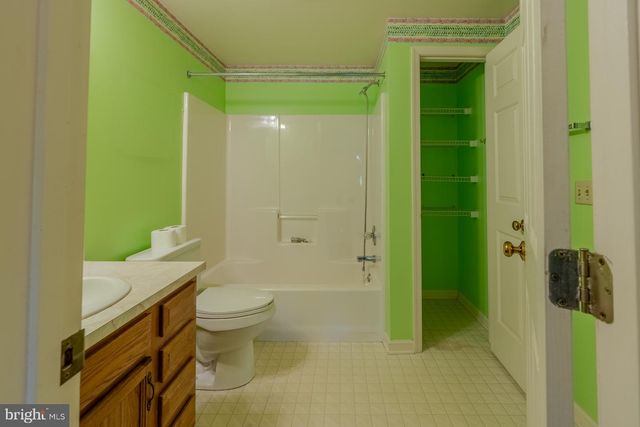 305 STONEGATE RD, York, PA 17408