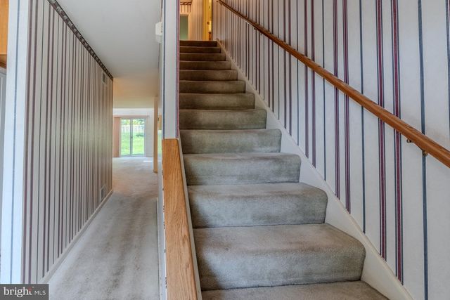305 STONEGATE RD, York, PA 17408