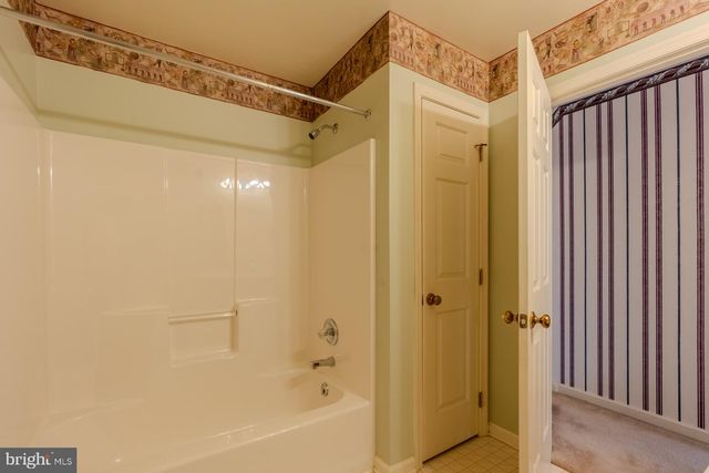 305 STONEGATE RD, York, PA 17408