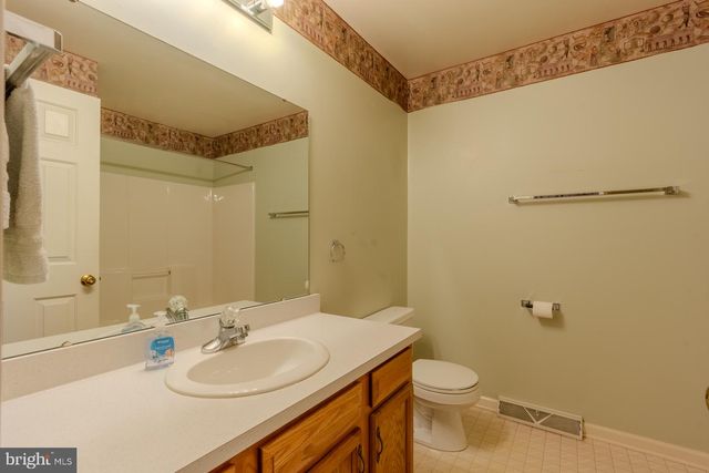 305 STONEGATE RD, York, PA 17408