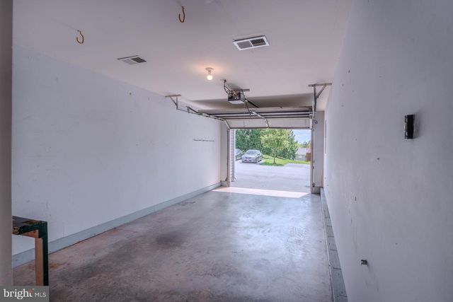 305 STONEGATE RD, York, PA 17408