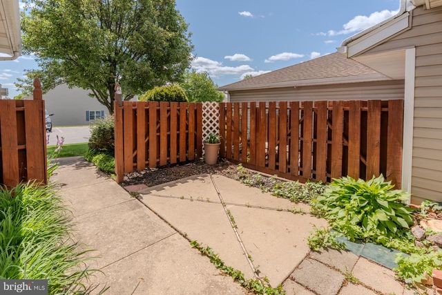 305 STONEGATE RD, York, PA 17408