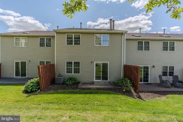 305 STONEGATE RD, York, PA 17408